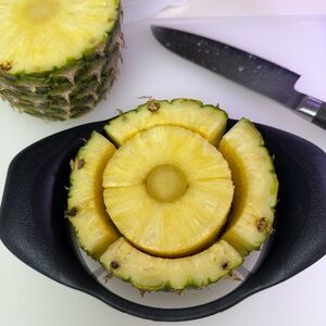 THE PAMPERED CHEF PINEAPPLE WEDGER